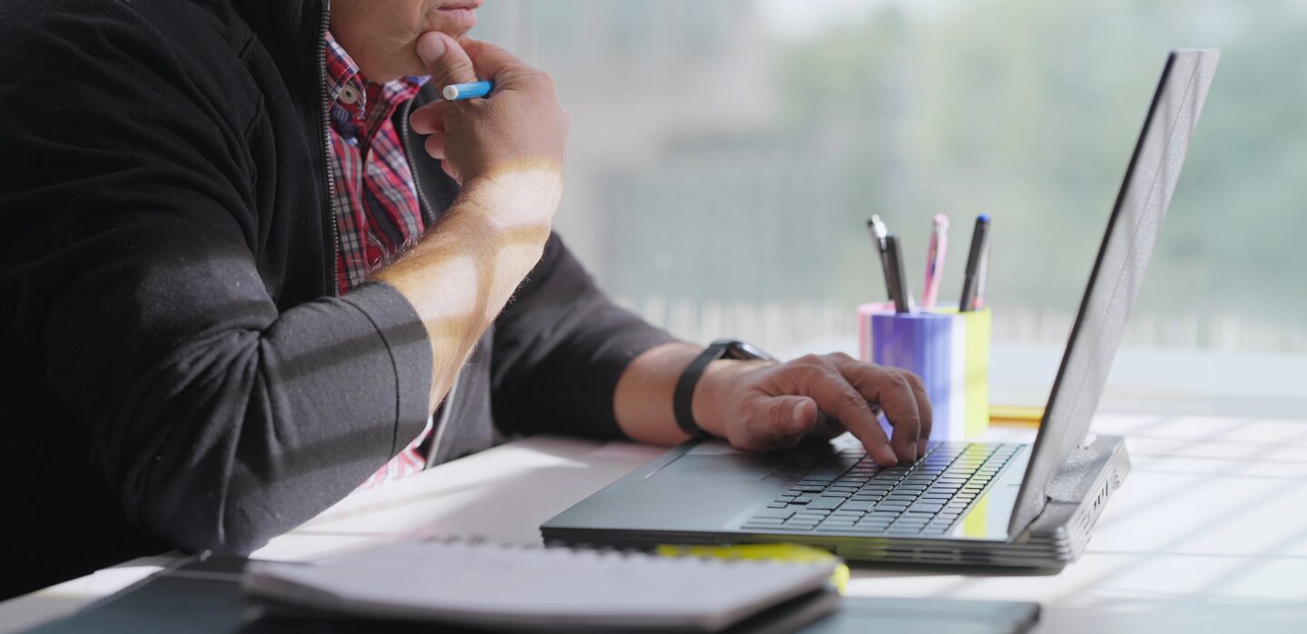 削除依頼フォームを入力している人