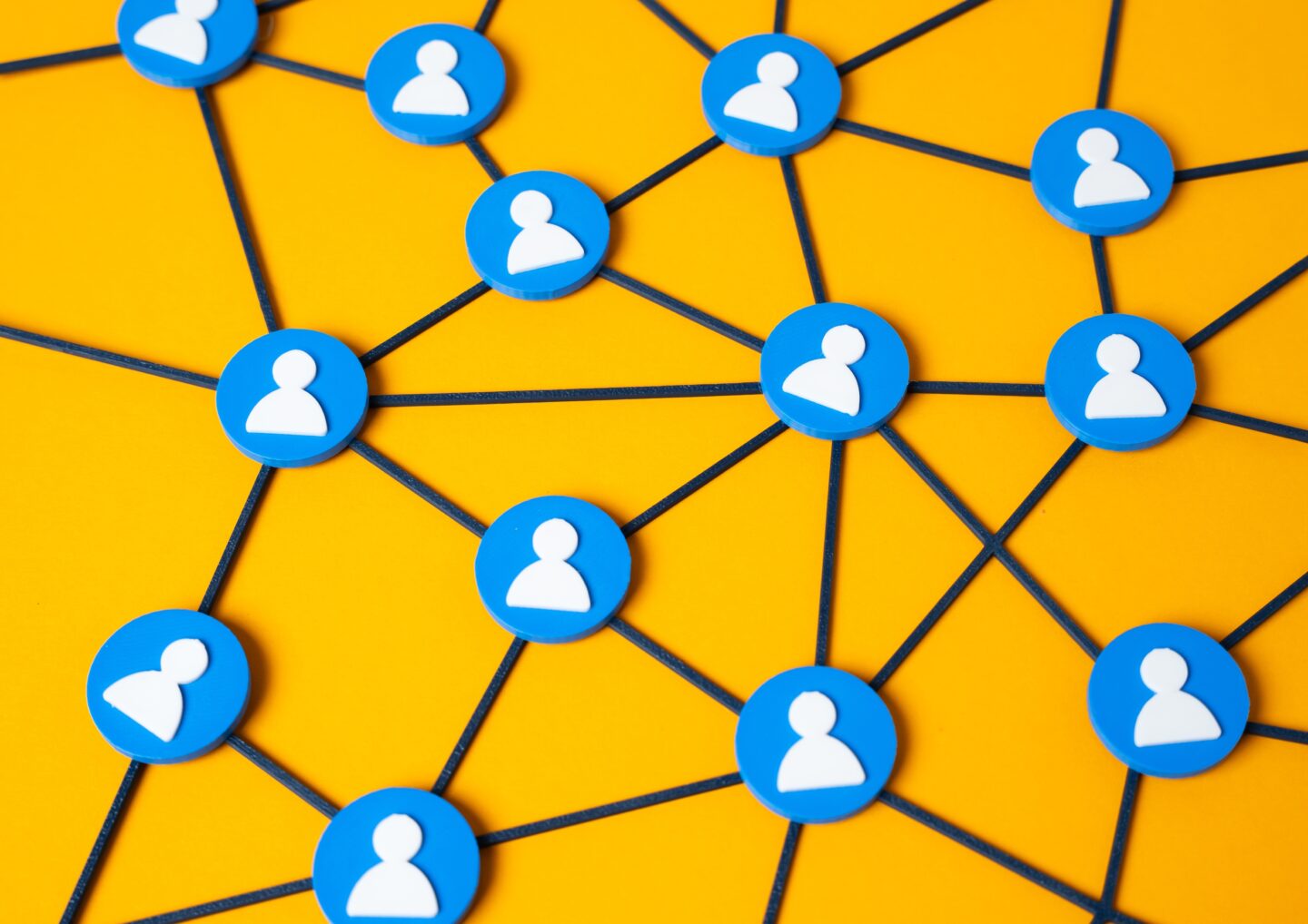 Facebook知り合いかもの表示される仕組みと検索の関係