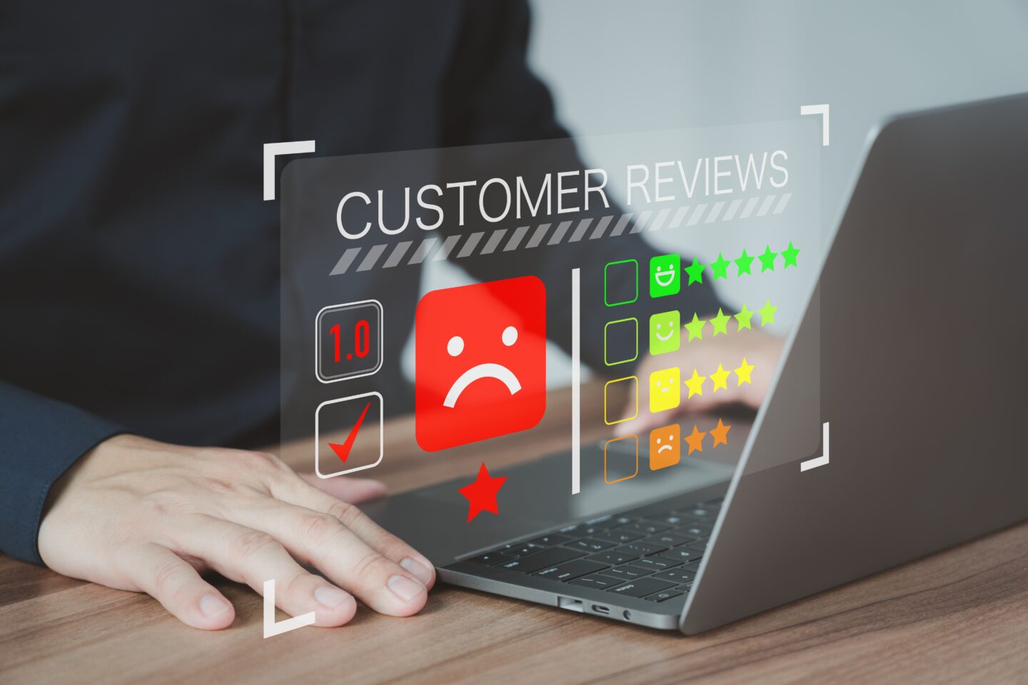 飲食店のレビューサイトに虚偽の低評価コメントが投稿されている画面