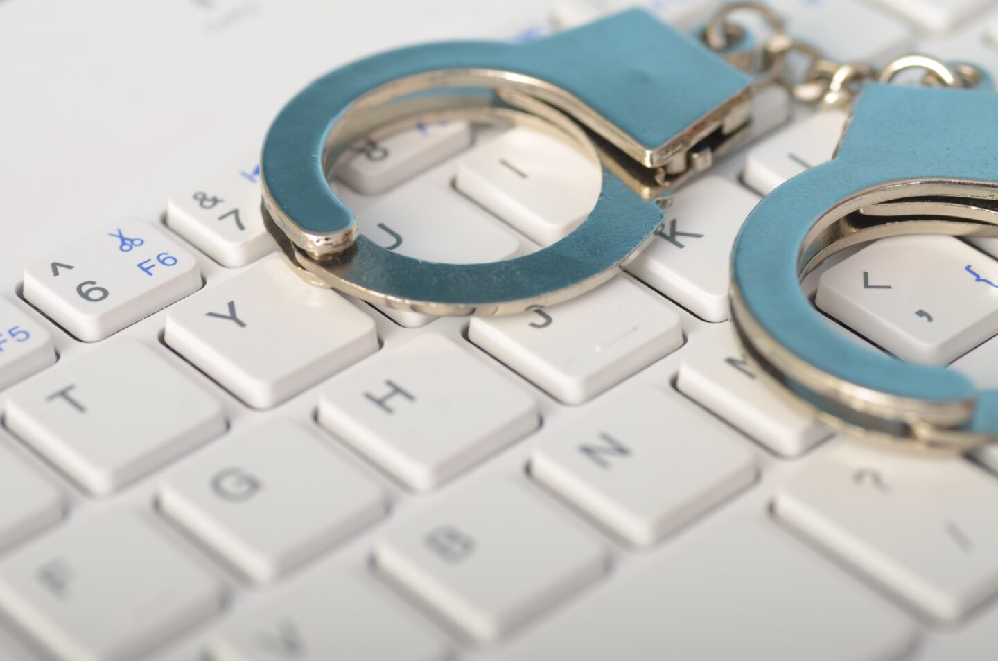 ネット誹謗中傷が犯罪になる判断基準のイメージ