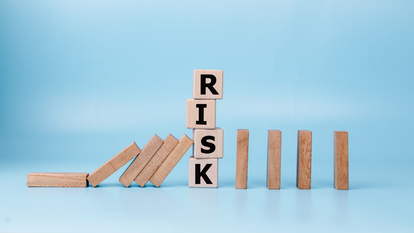 Yahooの検索窓にネガティブなサジェストが表示されて悩むビジネスパーソン