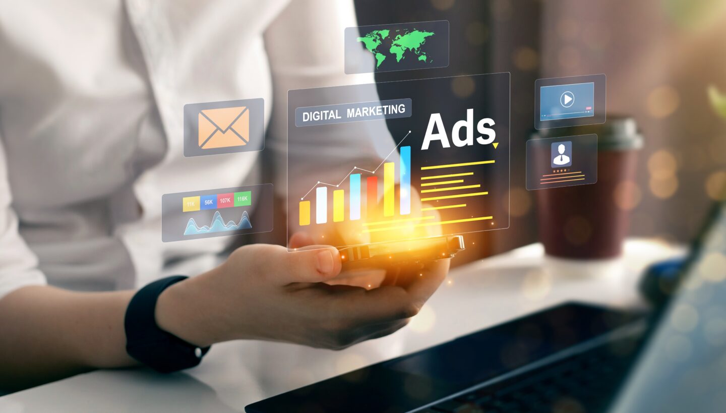 Google広告のさまざまなキャンペーンを俯瞰するイメージ：メール・動画・ディスプレイ・検索などの広告要素