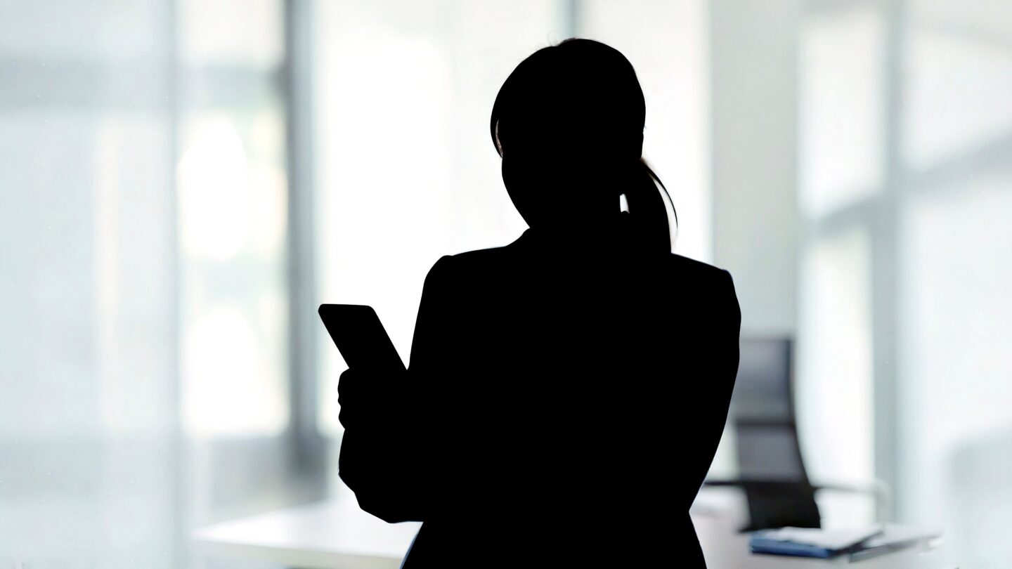 企業がデジタルタトゥーによって被る3つの被害パターンを示す図解