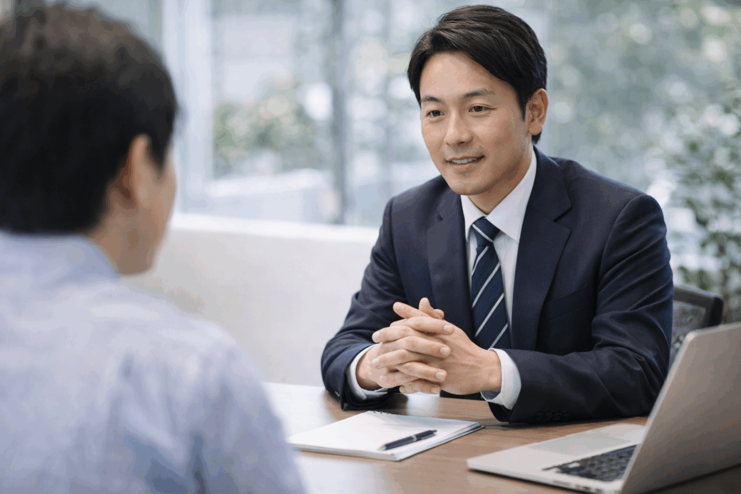 企業のブランド価値をデジタル上の風評被害から守る防衛イメージ