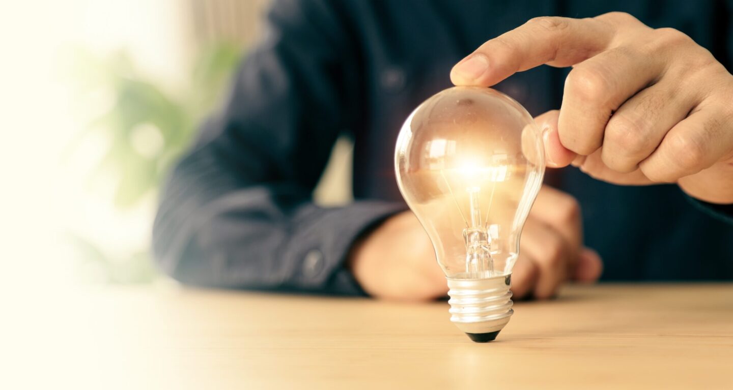 顧客の深層心理であるマーケティングインサイトを発見するイメージ